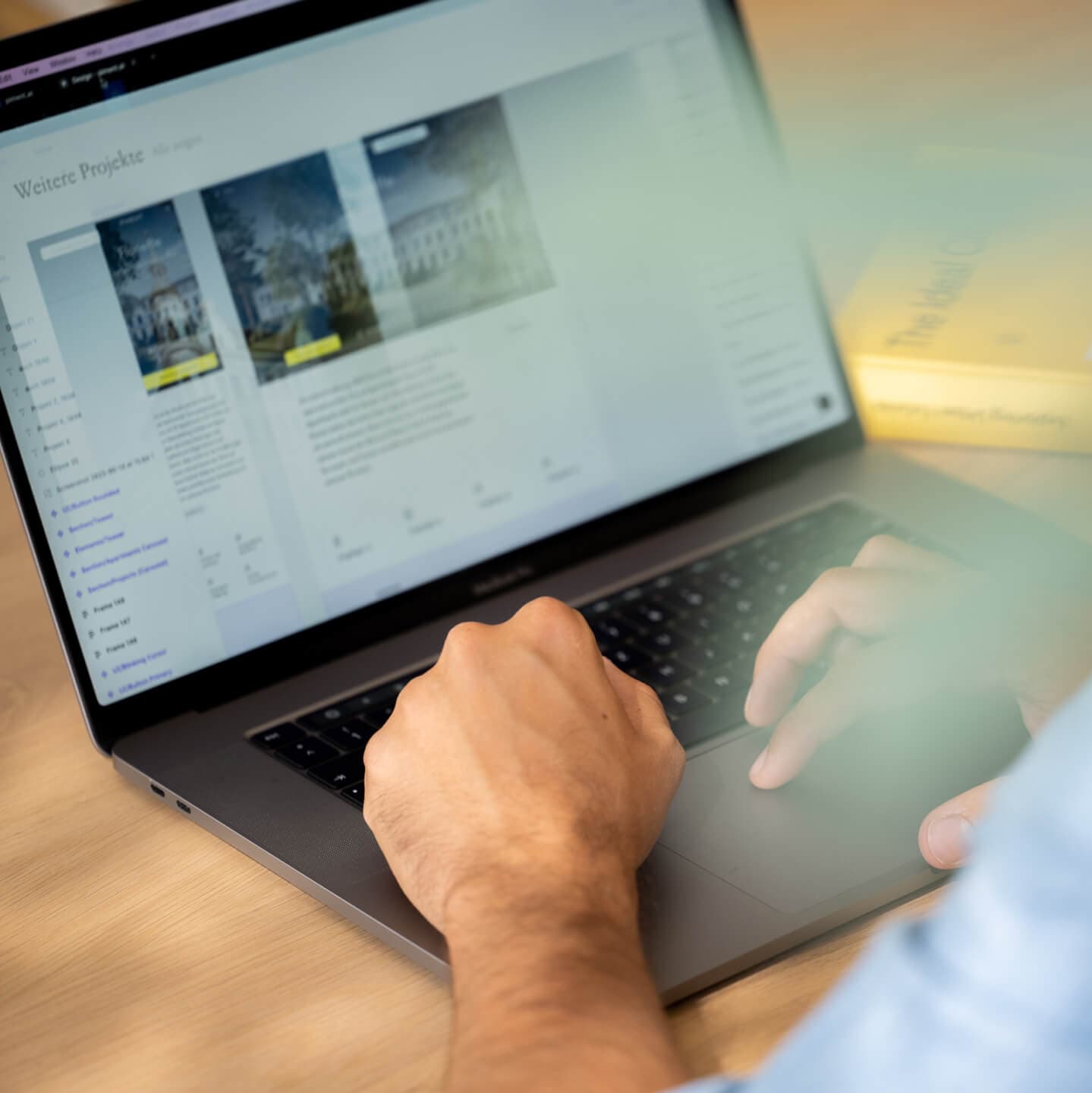 Matthias beim Design einer Immobilien-Website @functn.