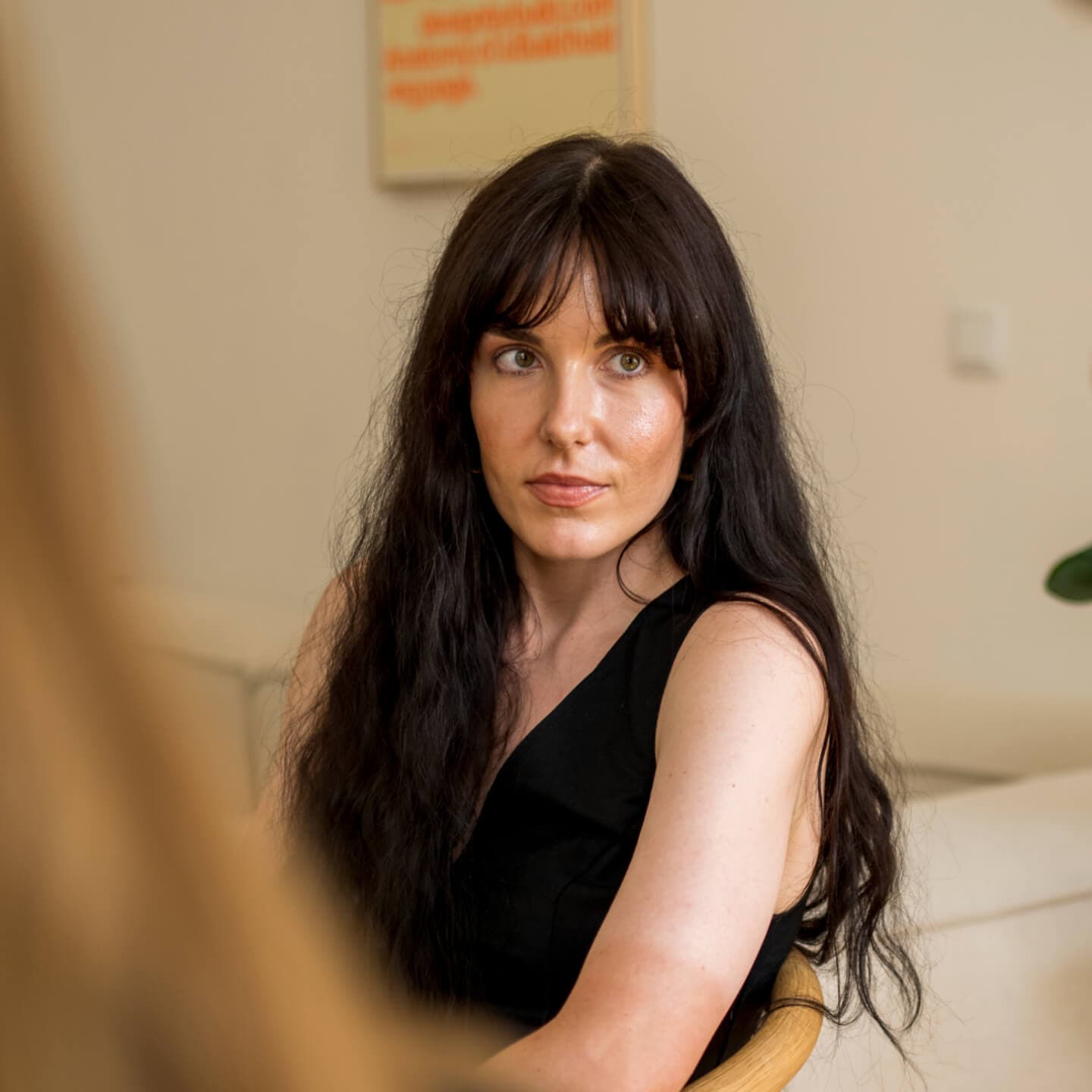 Sandra im Meetingraum von Functn.